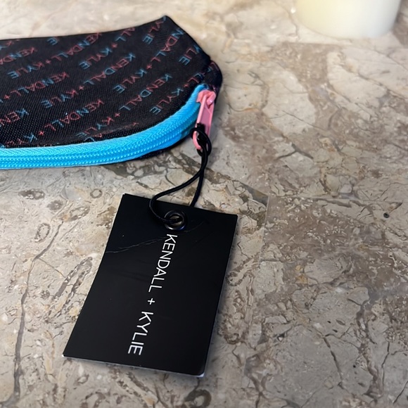 New! Kendall & Kylie Cosmetics Pouch - Picture 5 of 5